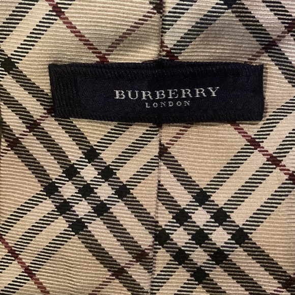 Burberry Tie - Picture 3 of 4